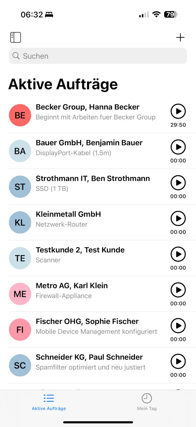 Screenshot: Handwerker App Zeiterfassung – Startbildschirm mit laufender Zeit in Heynote!